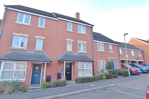 5 bedroom terraced house to rent, Jack Russell Close, Stroud, Gloucestershire, GL5