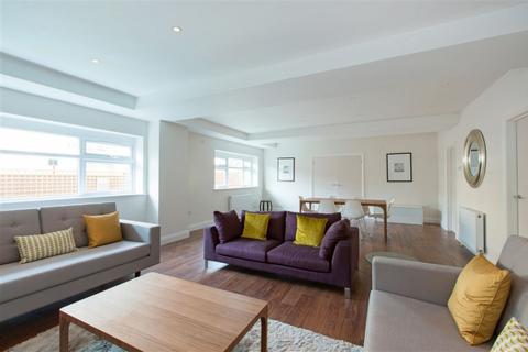 4 bedroom terraced house to rent - Belsize Road, South Hampstead, NW6