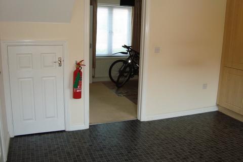 4 bedroom terraced house to rent, Chieftain Way, Cambridge