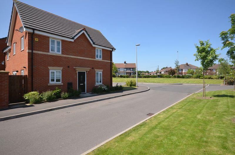 Shackleton Avenue, Widnes 3 bed semidetached house £155,000