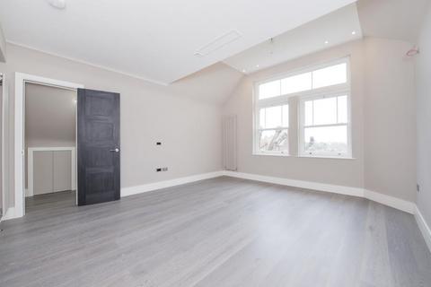 4 bedroom apartment to rent, Fitzjohns Avenue, Hampstead, NW3