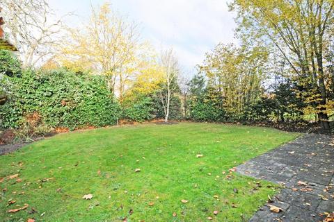 4 bedroom terraced house to rent, Upper Walk, Virginia Park