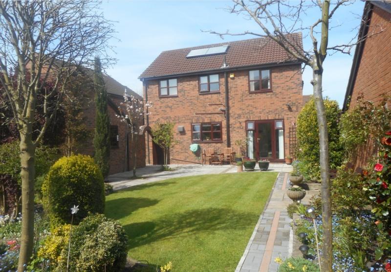 Chandlers Croft, Hesketh Bank, Preston, PR4 4 bed detached house £259,950
