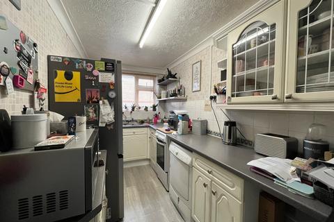 2 bedroom flat to rent, Boscombe Manor