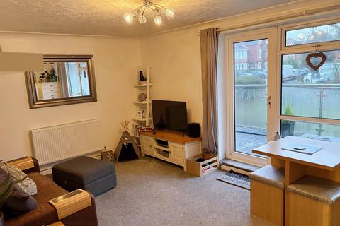 2 bedroom flat to rent, Boscombe Manor