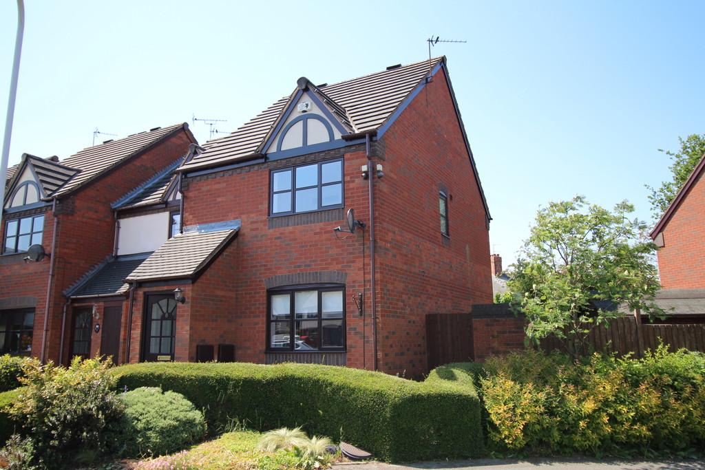 Lutley Close, Bradmore, Wolverhampton 2 bed semidetached house £625
