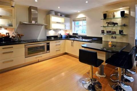 5 bedroom terraced house to rent, Mountview Close, Hampstead Garden Suburb, NW11