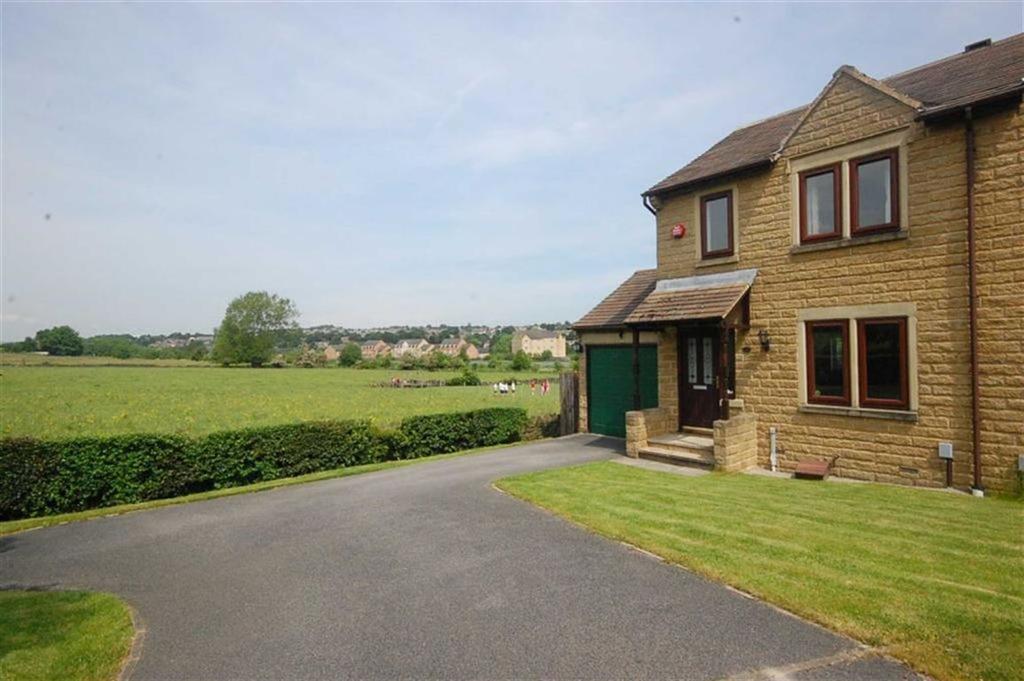 Chadwick Hall Gardens, Lower Hopton, Mirfield, WF14 3 bed semidetached