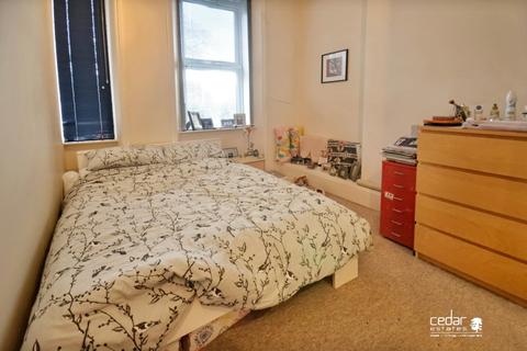 3 bedroom flat to rent - Brondesbury Villas, Queen's Park NW6