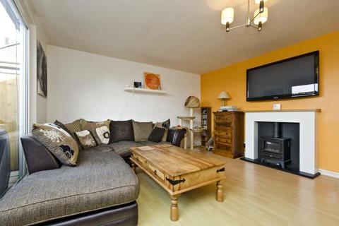 2 bedroom detached house to rent, Campbell Road, Bow, London, E3