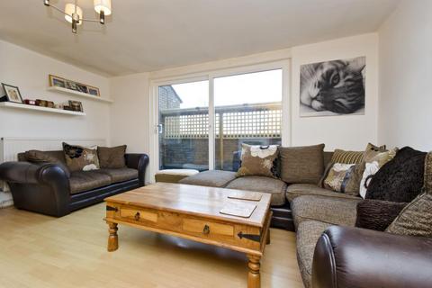 2 bedroom detached house to rent, Campbell Road, Bow, London, E3