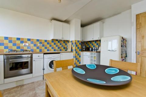 2 bedroom detached house to rent, Campbell Road, Bow, London, E3
