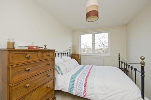 2 bedroom detached house to rent, Campbell Road, Bow, London, E3