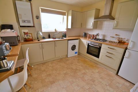 2 bedroom flat to rent, Broadstone