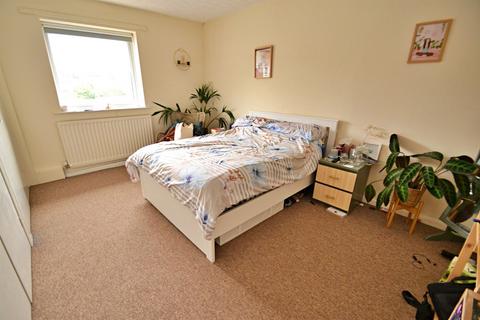 2 bedroom flat to rent, Broadstone