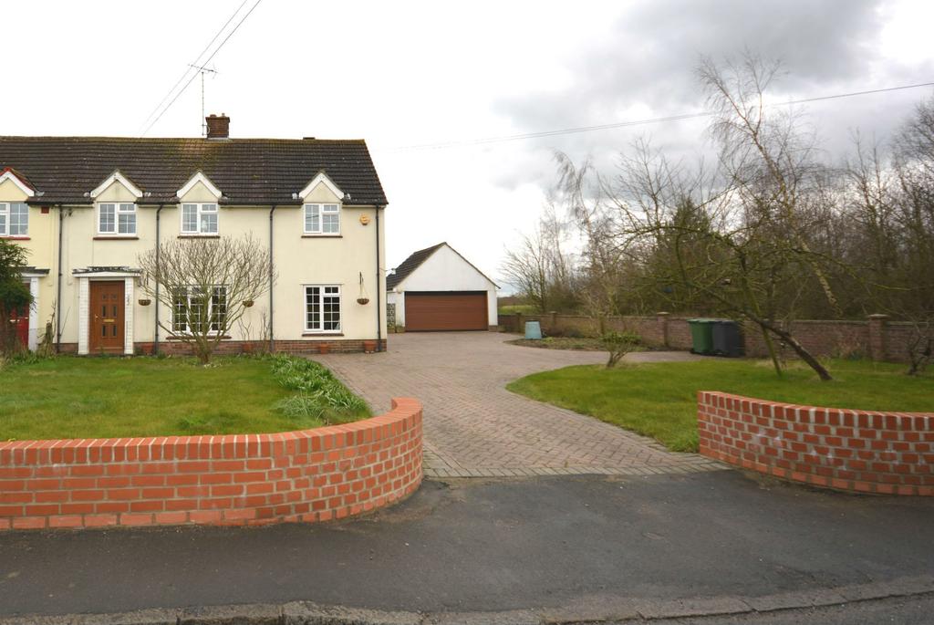Rickstones Road, Rivenhall, Witham, Essex, CM8 5 bed semidetached