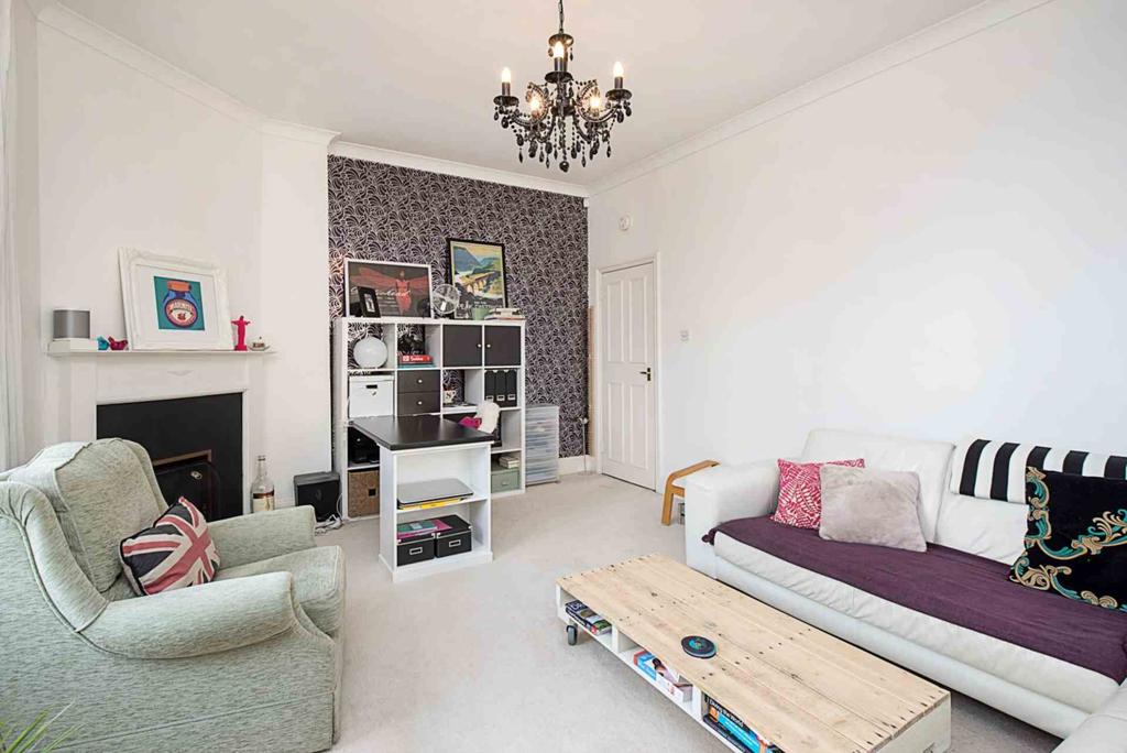 St Marys Road, Ealing 2 bed flat £1,500 pcm (£346 pw)