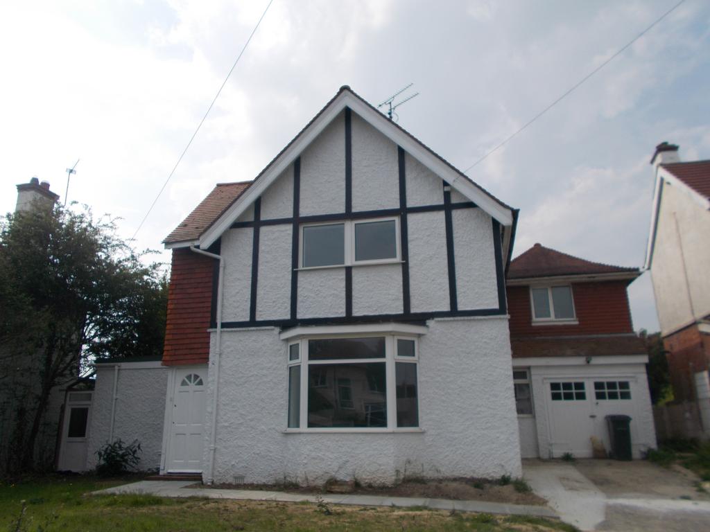 Barnhorn Road, Bexhill On Sea TN39 3 bed detached house £1,300 pcm (£300 pw)