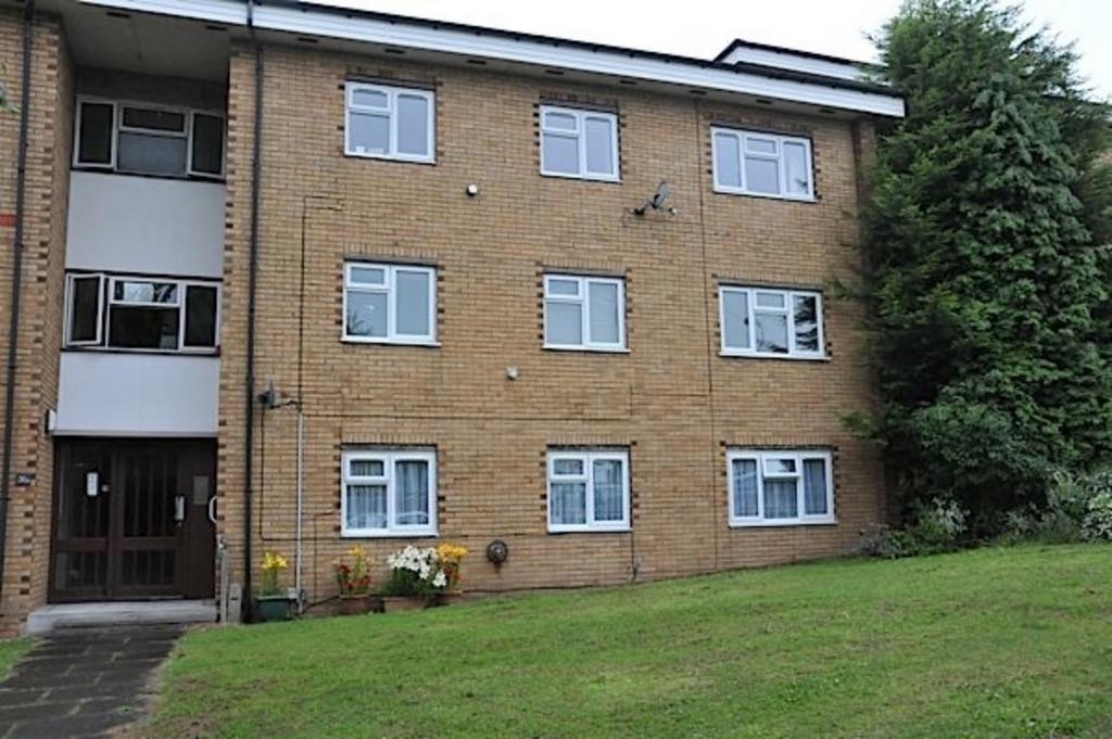 STOURBRIDGE Bowling Green Road 2 bed flat £750 pcm (£173 pw)