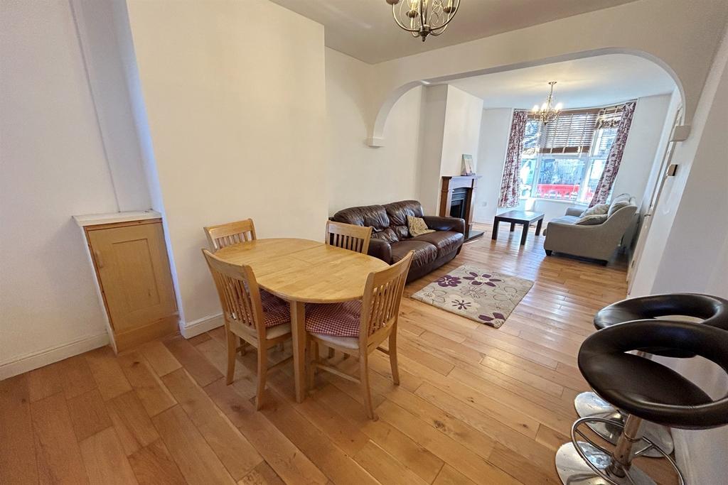 Sitting/Dining Room