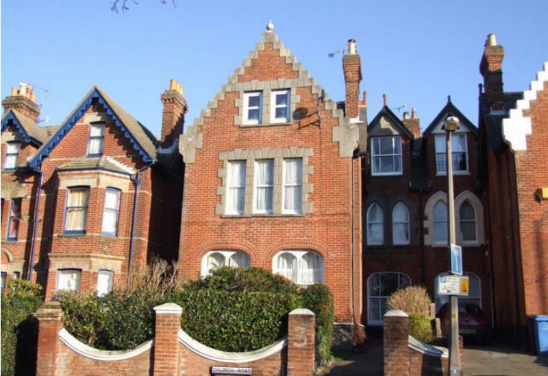 Church Road, Ashley Cross 2 bed flat £850 pcm (£196 pw)