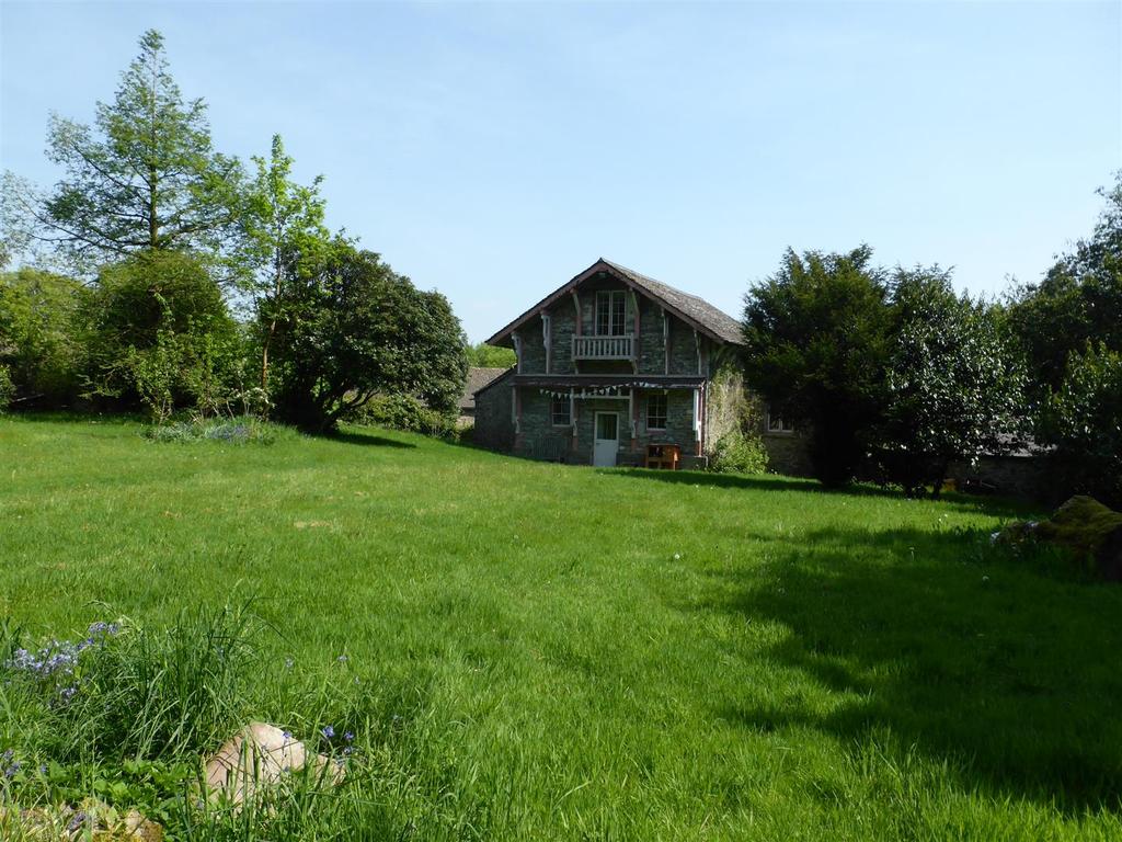 Llandeilo 12 bed property with land