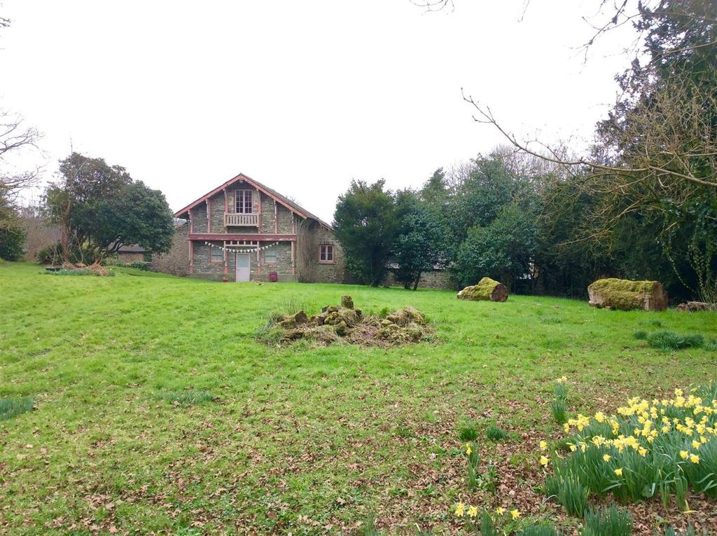 Llandeilo 12 bed property with land