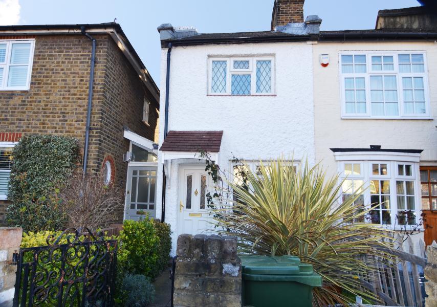 Second Cross Road, Twickenham, TW2 2 bed cottage £567,000