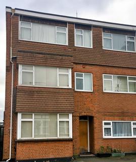 Studio to rent, Palmerston Road, Wood Green N22