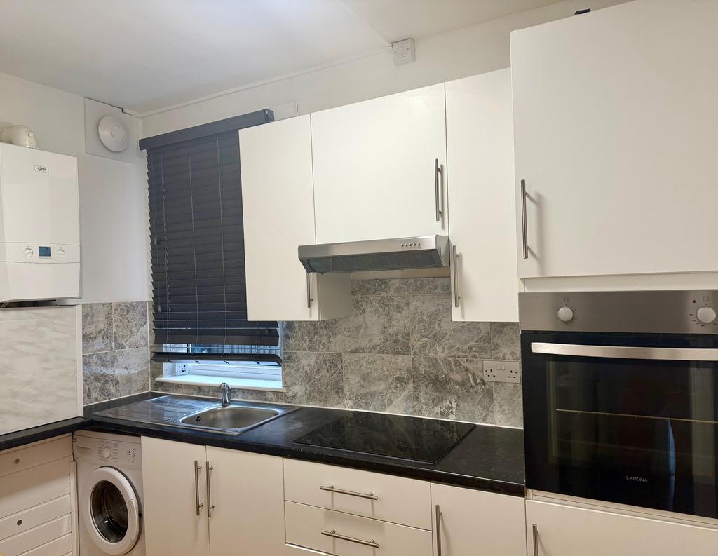 Kitchen (separate to lounge)