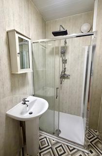 Studio to rent, Palmerston Road, Wood Green N22