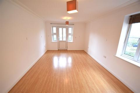 2 bedroom flat to rent, Highfield