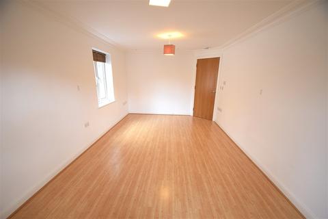 2 bedroom flat to rent, Highfield