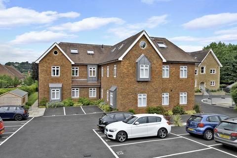 2 bedroom apartment to rent, Croft Road, Godalming GU7