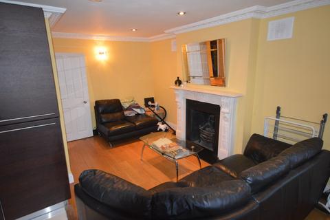 3 bedroom flat to rent, Efe House,  Highbury Grove, London