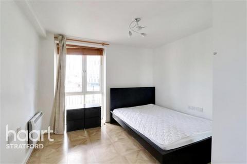 3 bedroom flat to rent, Adrian House, Stratford, E15