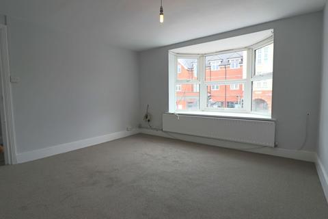 2 bedroom apartment to rent, High Street, HEATHFIELD