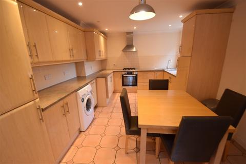 2 bedroom flat to rent, Highfield