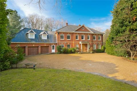 Albany Close, Esher, Surrey, KT10