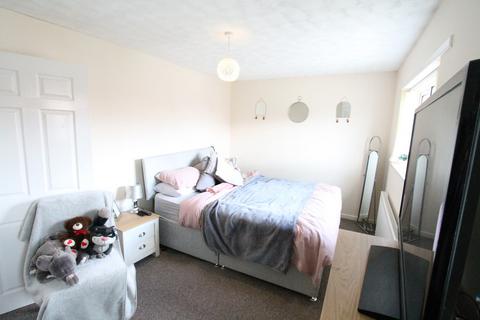 2 bedroom semi-detached house to rent, Bramhall Road, Crewe
