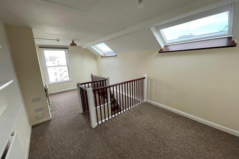 Studio to rent, Jevington Gardens, Eastbourne BN21