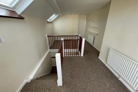 Studio to rent, Jevington Gardens, Eastbourne BN21