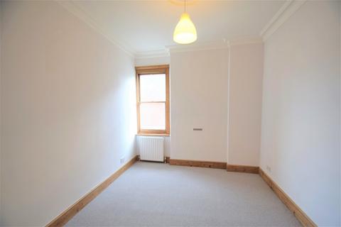 2 bedroom apartment to rent, Chiswick High Road, W4