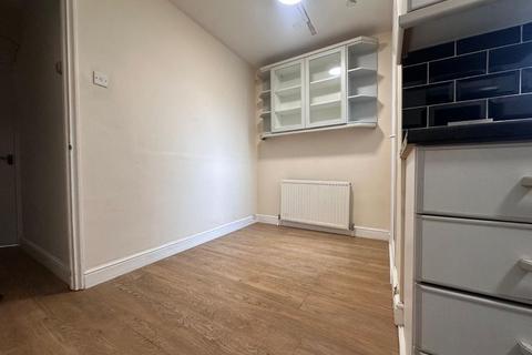 3 bedroom terraced house to rent, Corporation Road, Gillingham