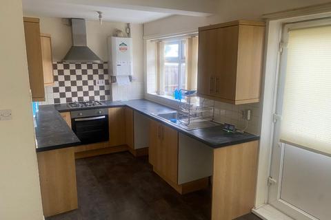 3 bedroom semi-detached house to rent, Pinson Road, Willenhall WV13