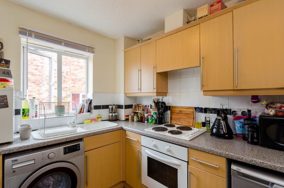 ESSEX HOUSE, BIRCH PARK, YORK, YO31 9PG 2 bed apartment £800 pcm (£185 pw)