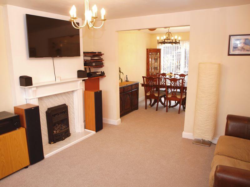 Eafield Avenue, Milnrow, OL16 3UN 3 bed semidetached house £130,000