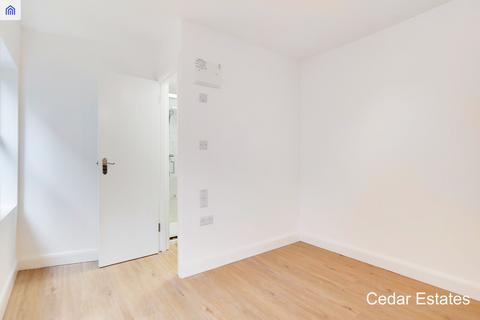 Studio to rent, Fortune Green Road, West Hampstead NW6