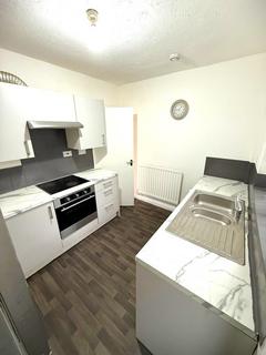 2 bedroom semi-detached house to rent, Greenview Close, Leeds LS9