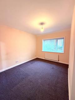 2 bedroom semi-detached house to rent, Greenview Close, Leeds LS9